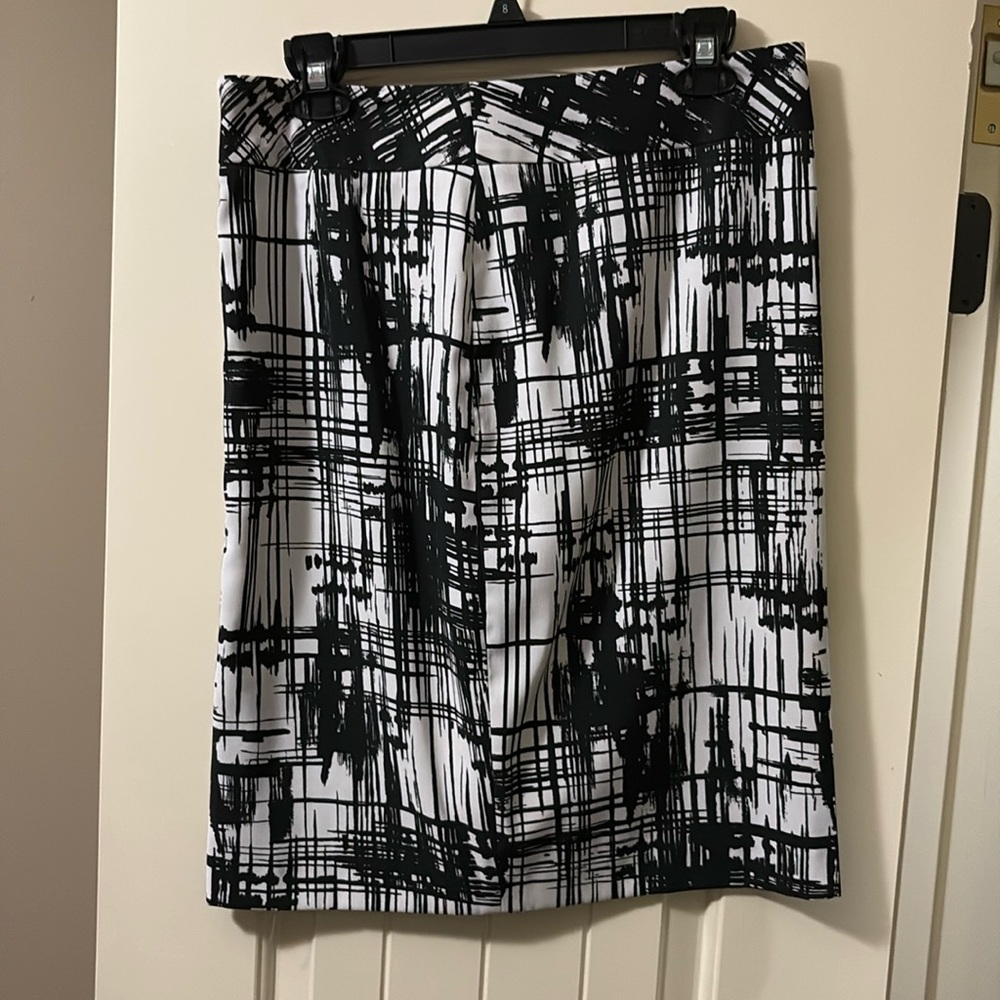 Black and white pencil skirt